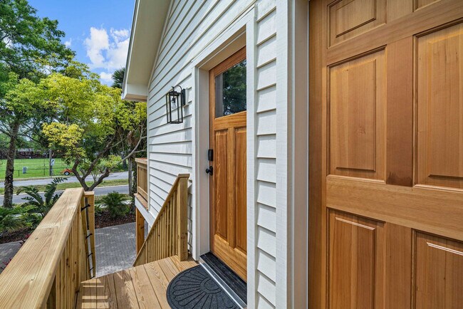 Building Photo - 30 W Castillo Dr