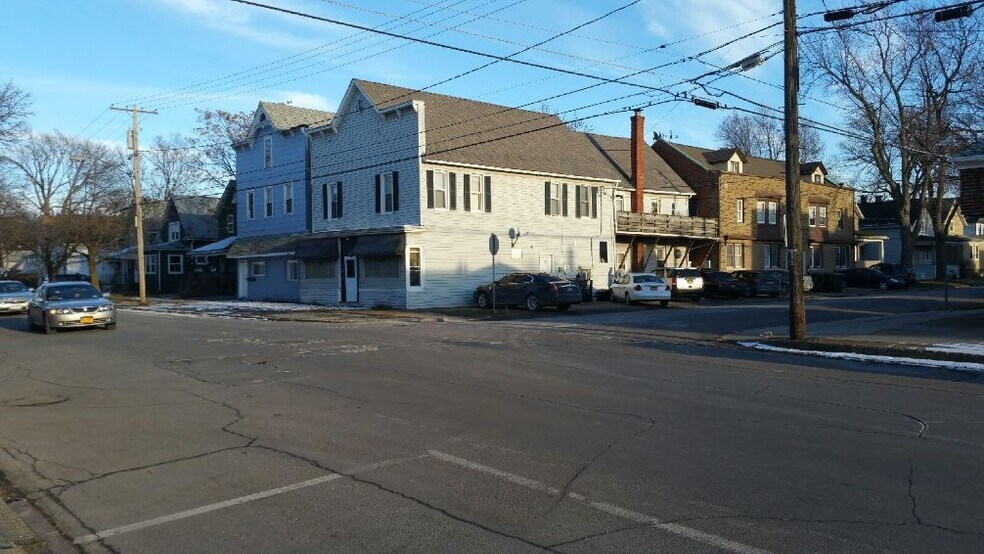 Building Photo - 315 Schenck St