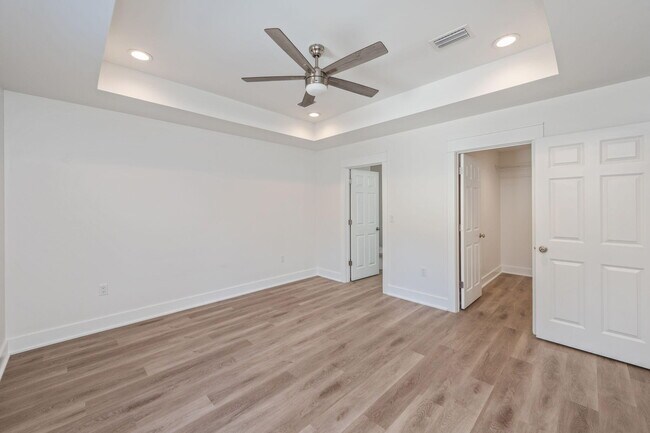 Building Photo - 68 Iris Ln