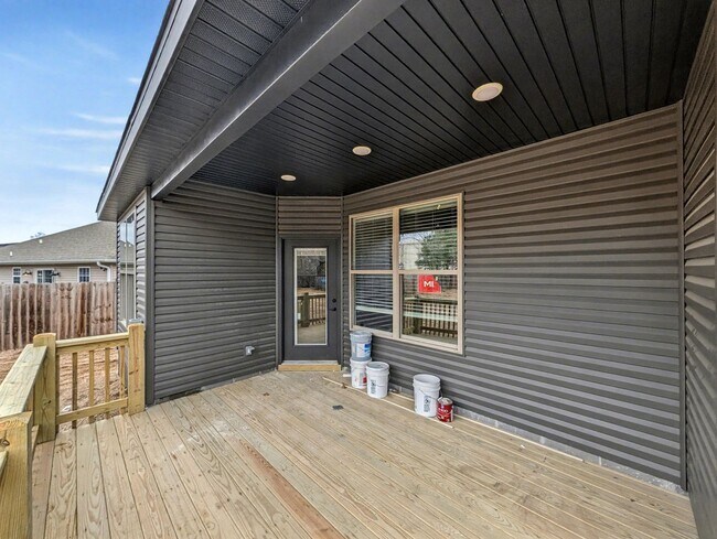 Building Photo - Beautiful New Build with Style