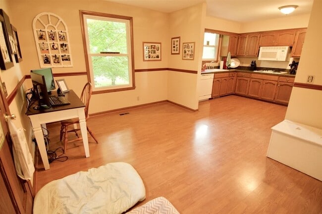 Building Photo - 454 Jones Ln