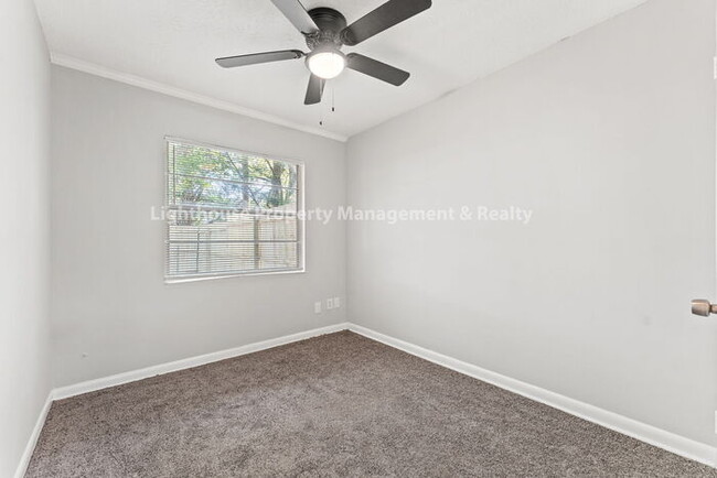 Building Photo - Gorgeous 4/2 Townhome-Brooklynn