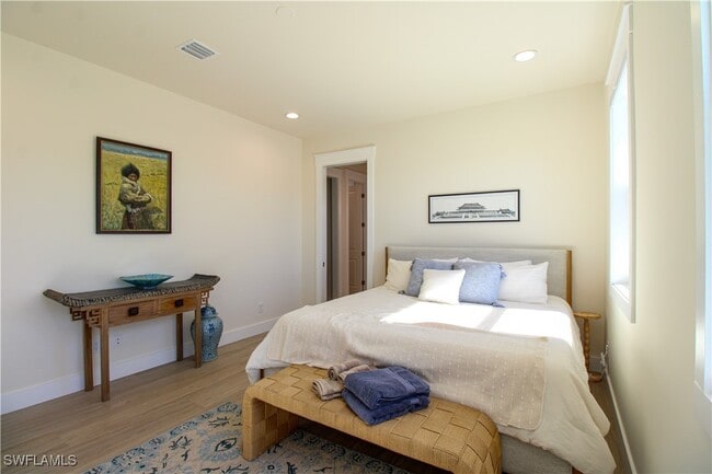 Building Photo - 4879 Esplanade St