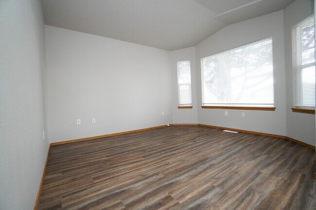 Building Photo - 79 E 2nd St N