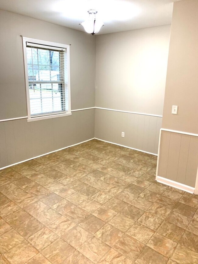 Building Photo - Inglewood 2 BR 1.5 Bath duplex available O...