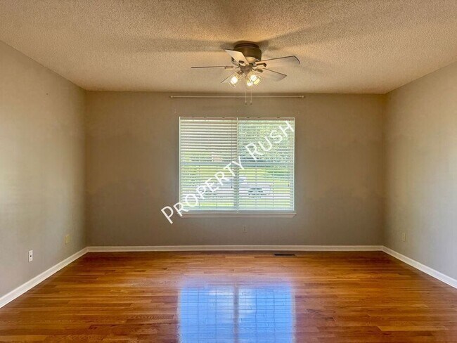 Building Photo - 53 Spring Wind Cir