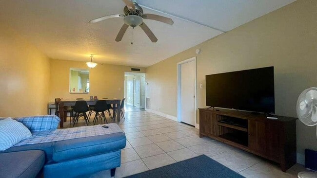 Building Photo - 4570 NW 18th Ave