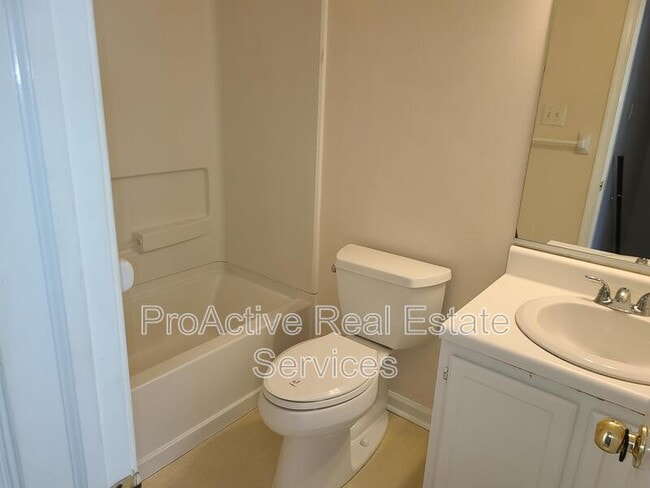 Building Photo - 4016 Reese Dr S