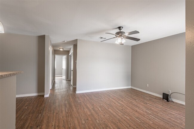 Building Photo - 2404 Sycamore Ave