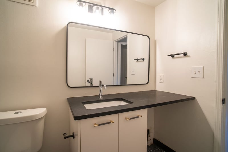 Building Photo - 15 Burbank Dr SW