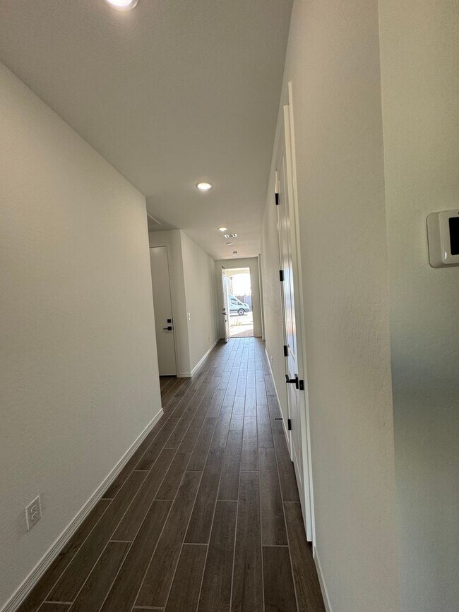 Building Photo - 7606 W Smoketree Dr