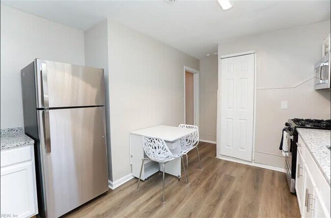 Building Photo - 1265 Pall Mall St