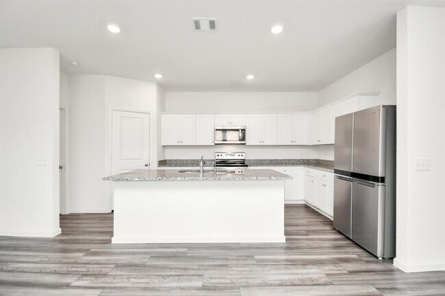 Building Photo - 7807 Royalwood Dr