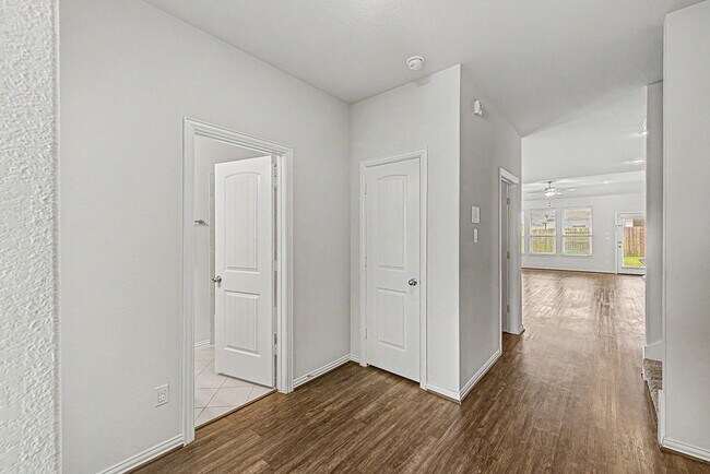 Building Photo - 209 Cambria Green Ln