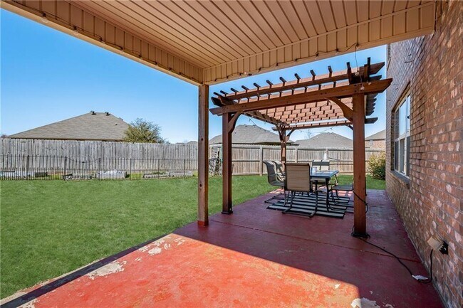 Building Photo - 5005 W Bay Ct