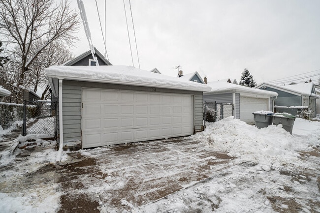 Building Photo - 168 E Rosedale Ave