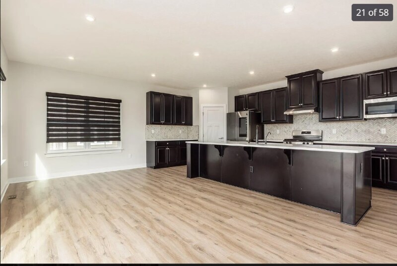 Building Photo - 951 Blackmore Dr