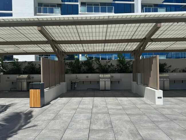 Building Photo - The Park On Keeaumoku - One bedroom, one bath, one parking in the Rycroft Tower