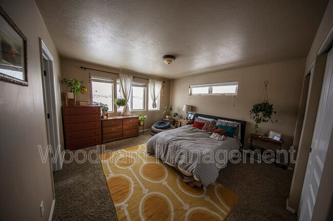 Building Photo - 393 Water Lily Dr