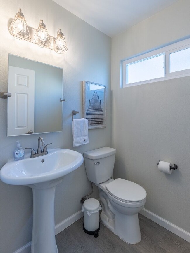 Building Photo - 7642 Goode St