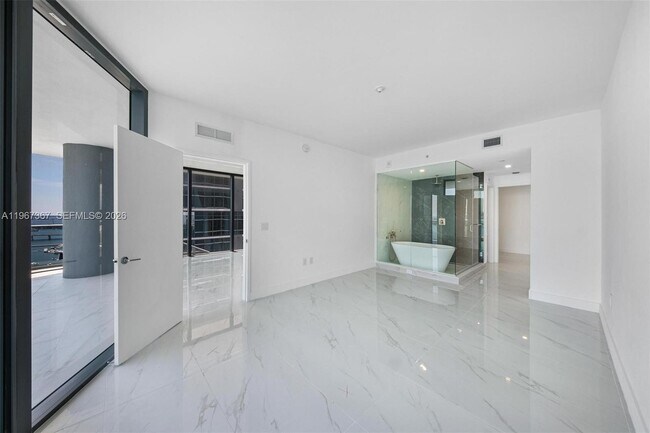 Building Photo - 700 NE 24th St