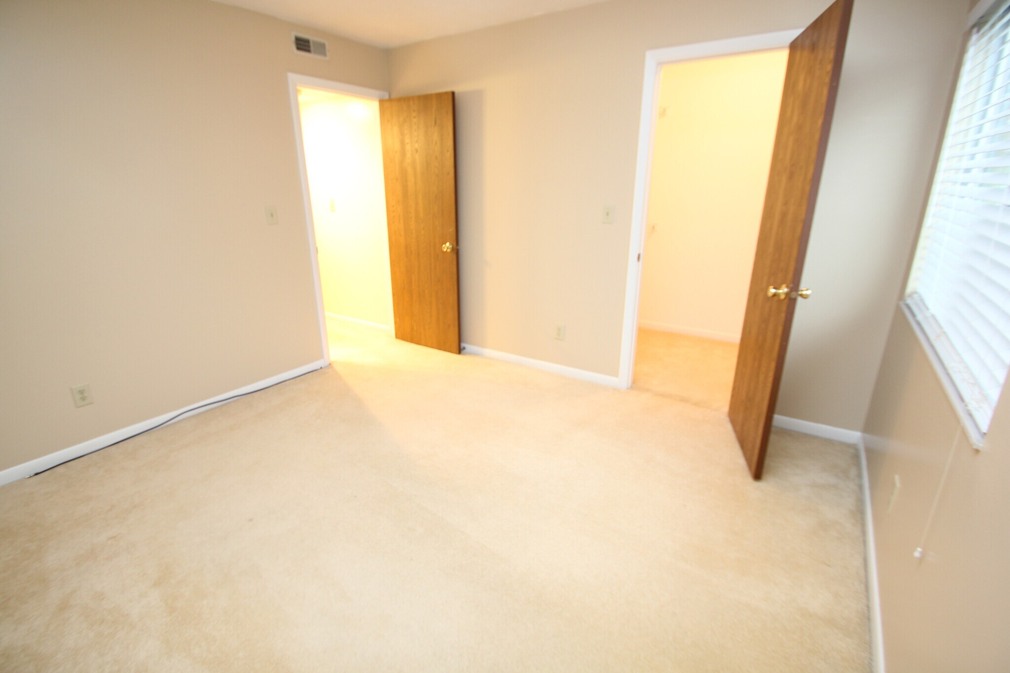Building Photo - 1431 Hollow Run
