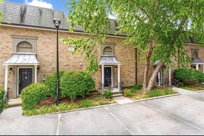 Building Photo - 6980 Roswell Rd