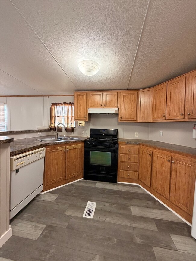 Building Photo - 14331 Greenville St