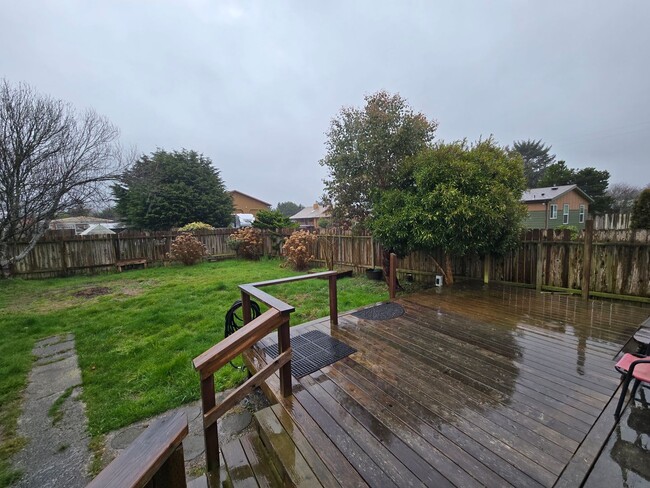 Building Photo - 3BR Northern McKinleyville home is close t...