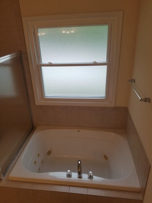 Building Photo - Beautiful transitional 4 bedroom brick rancher on quiet street just off of Hull Street/Genito Roa...