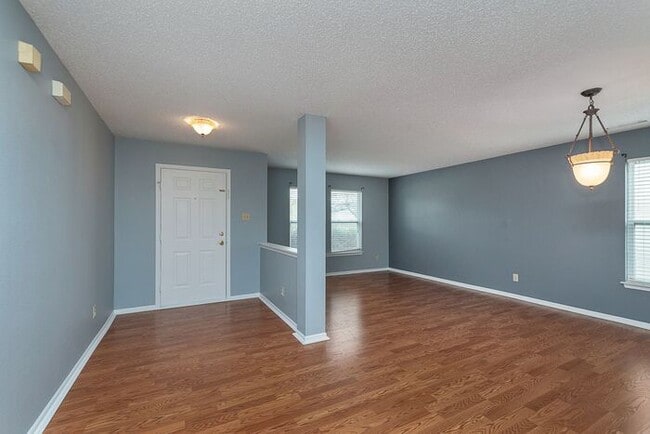 Building Photo - Large 4 Bedroom in Fishers!