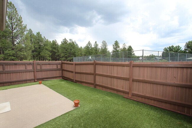 Building Photo - 3026 N Joy Ln