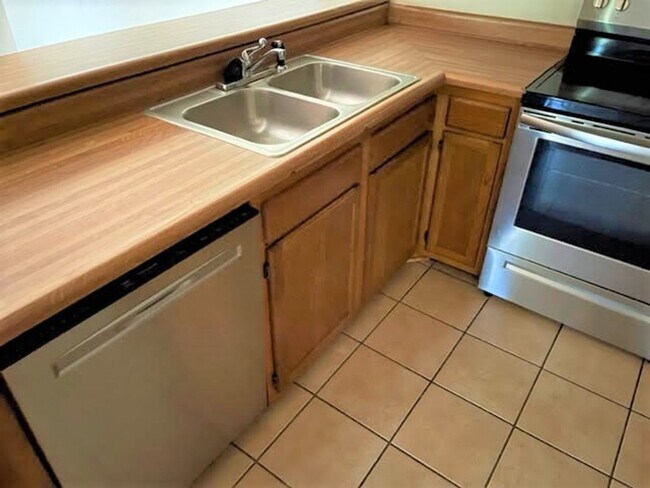 Building Photo - Briarcliff Condos