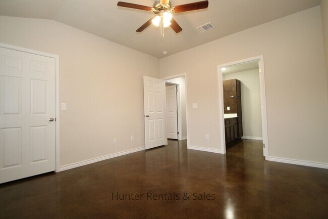 Building Photo - Truly Exceptional!