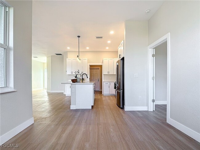 Building Photo - 5006 S Peachtree Cir