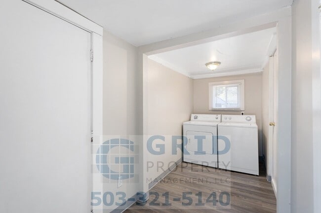 Building Photo - 2 Bedroom Home Available in Southeast Woodstock Area!