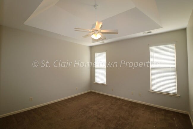 Building Photo - Desirable Community of Avalon