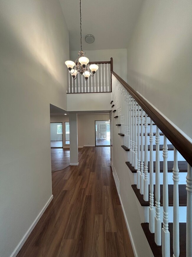 Building Photo - 852 Glenwick Ave