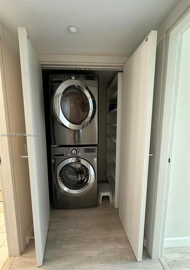 Building Photo - 201 Golden Isles Dr