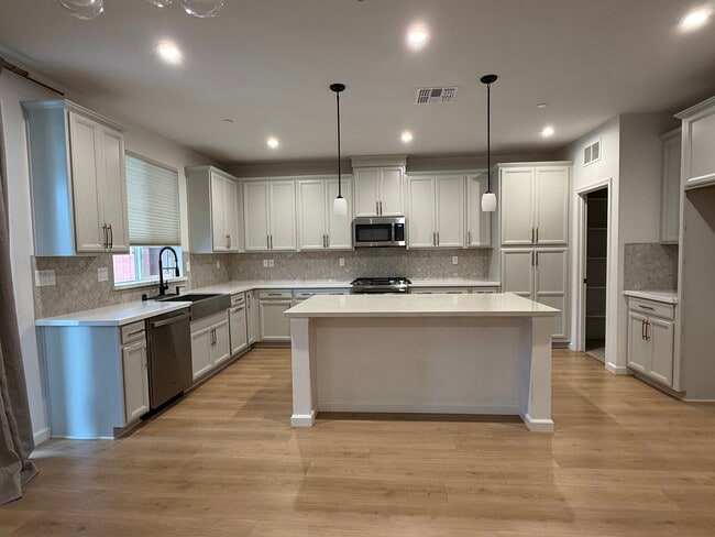 Building Photo - 1580 Blue Moon Ln