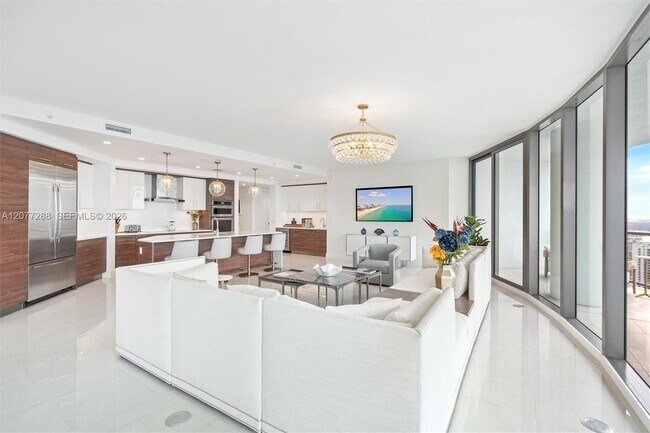 Building Photo - 100 E Las Olas Blvd