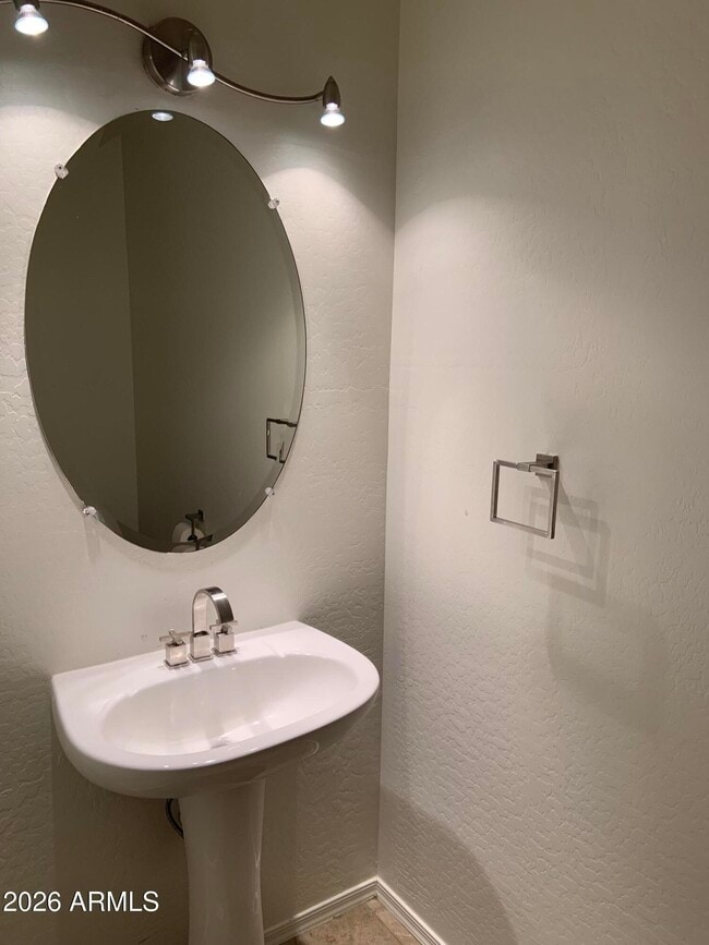 Building Photo - 16770 W Magnolia St