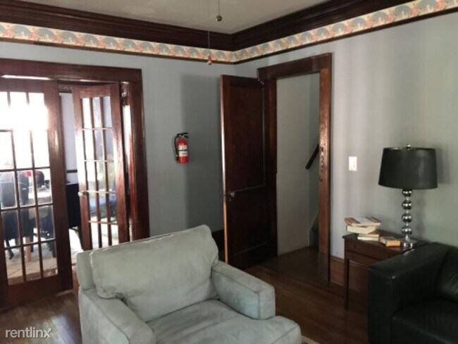 Building Photo - 1 br, 1 bath Apartment - 870 Greenwood Ave NE