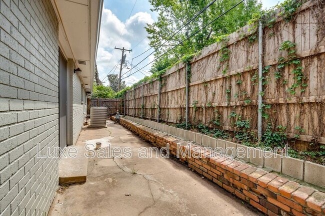 Building Photo - 2518 NW 62nd St