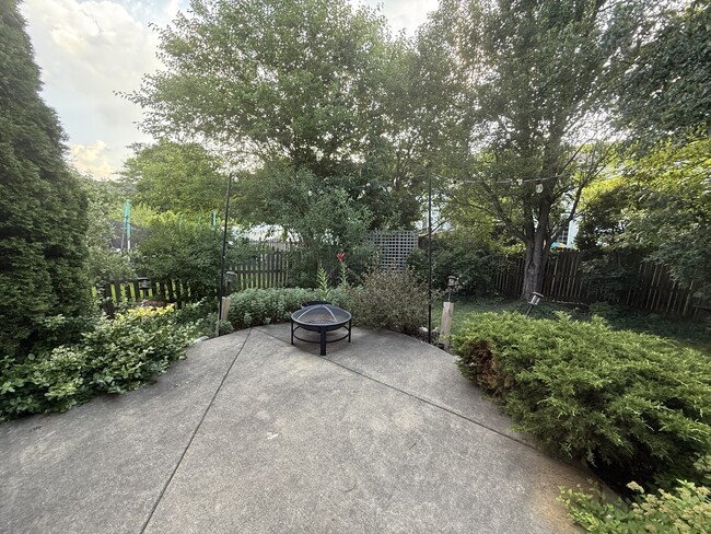 Building Photo - 2717 Glenwood Ct
