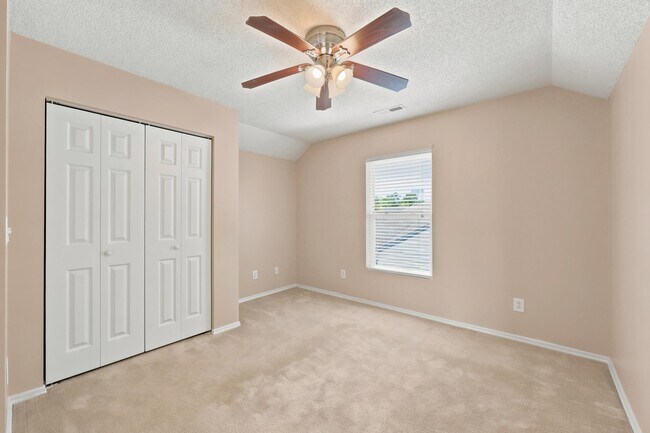 Building Photo - 914 Bur Oak Ct