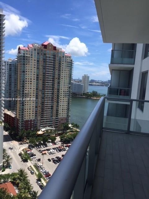 Building Photo - 1300 Brickell Bay Dr