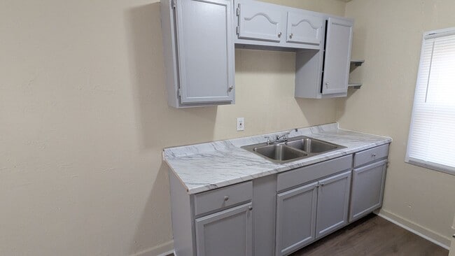 Building Photo - Newly renovated Akron apartment offering spacious rooms and a finished attic for flexible living ...