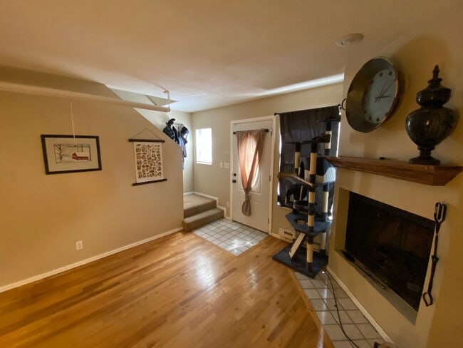 Building Photo - 2 Bed Plus Office 1.5 Bath Two Floor Condo In Ideal Central Boulder Location!