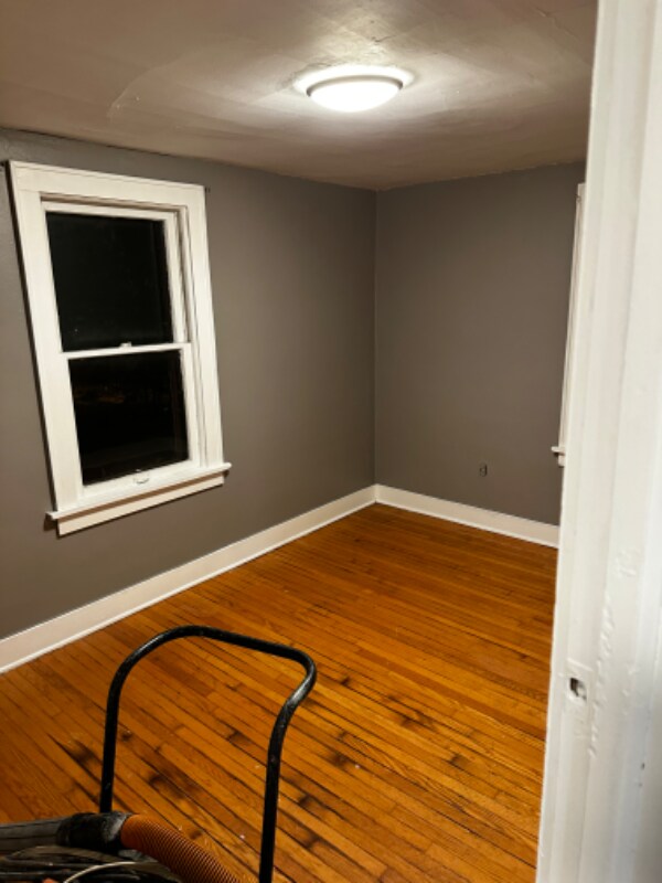 Building Photo - 722 Russell Ave